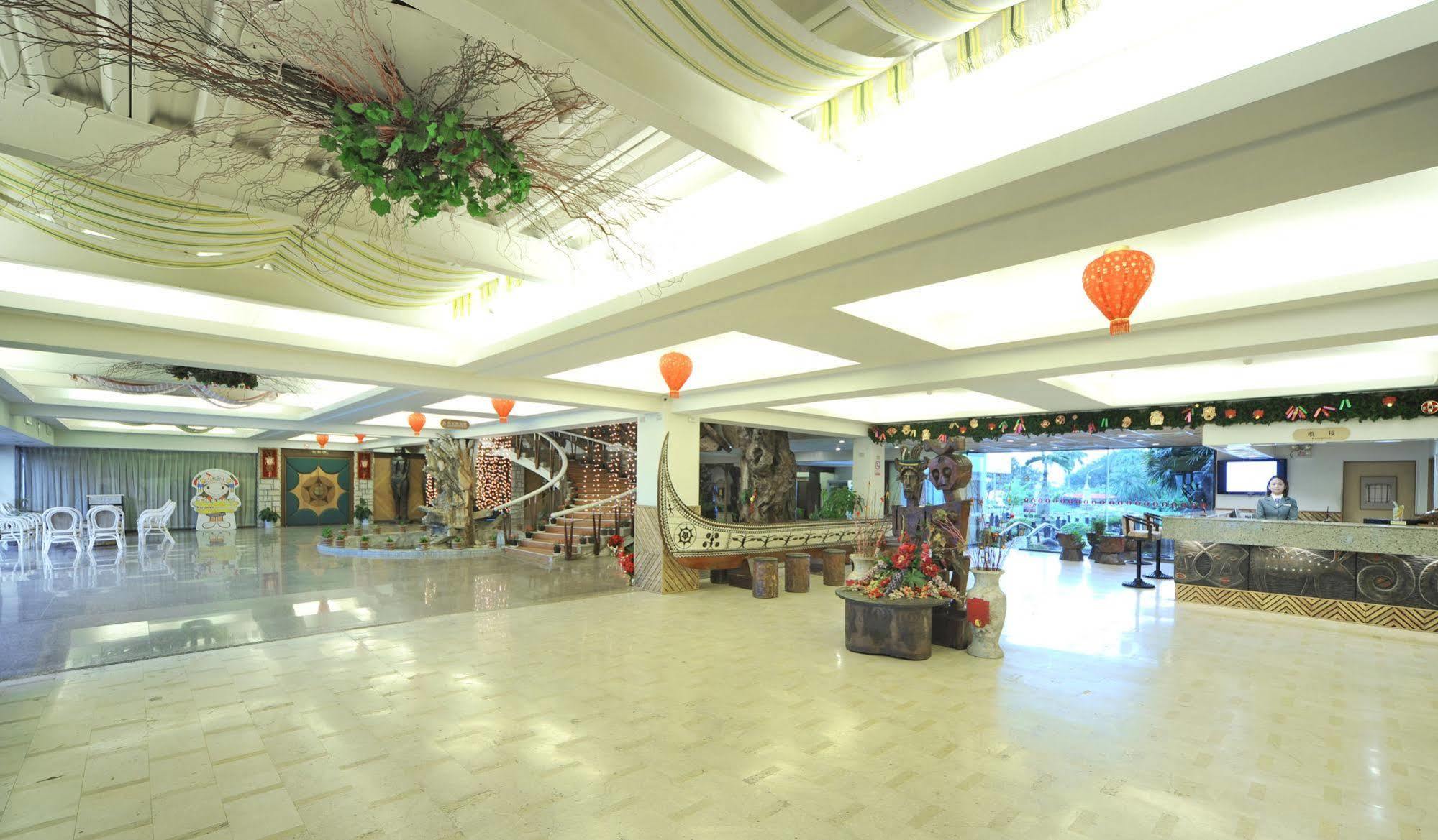 Astar Hotel Хуалянь Экстерьер фото