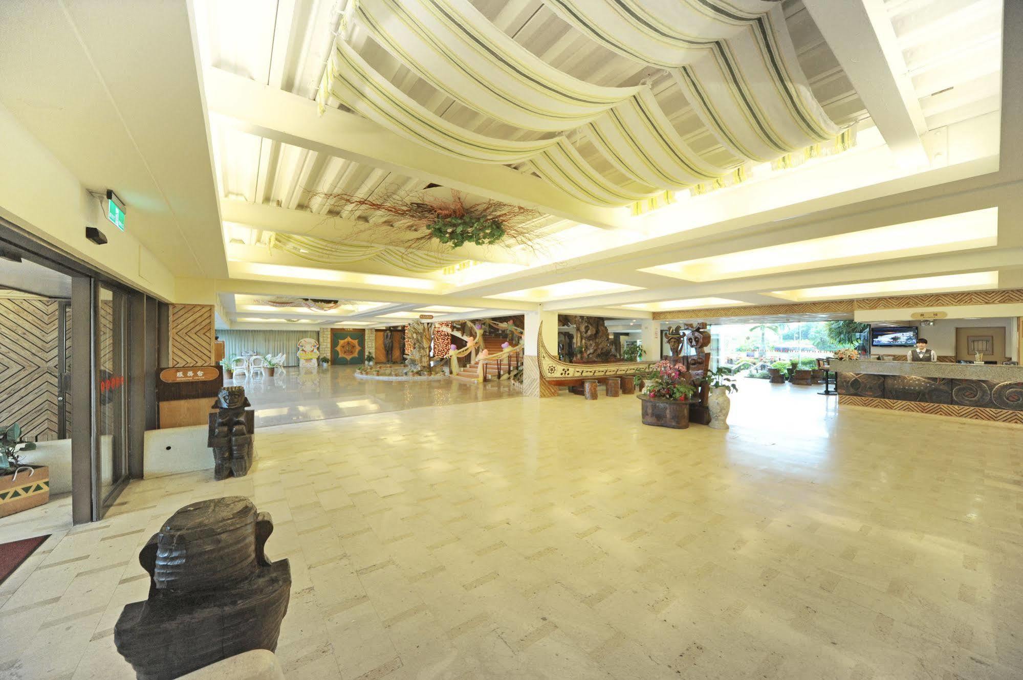 Astar Hotel Хуалянь Экстерьер фото